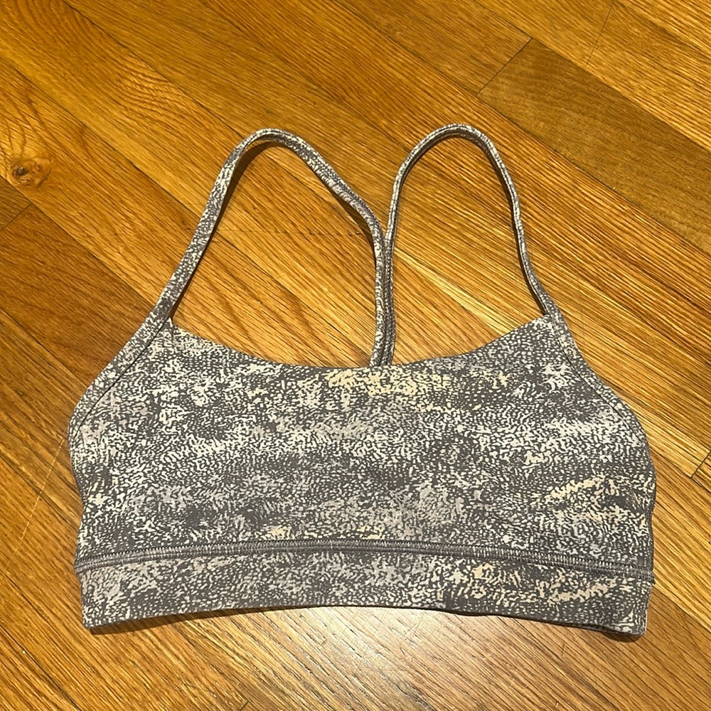 LIKE NEW Lululemon flow Y nulu bra, size 4, gray pattern